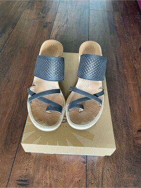 UGG Black Leather Perforated Wide Strap Slide Sandals size US 9.5